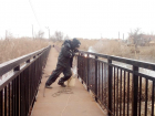  Пешеходный мост через ерик Солянка в Астрахани отремонтируют через неделю 