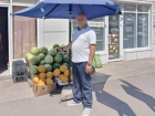 Астраханец обокрал продавцов на рынке с помощью вежливости и фальшивых чеков