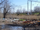 В Астрахани обнаружили район с большим количеством свалок у железной дороги