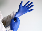 Астраханка сбыла 285 тысяч пар бракованных перчаток медучреждению