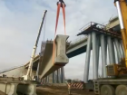 Астраханский губернатор показал, как делают ремонт через реку Белый Ильмень 