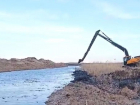 В двух районах Астраханской области возобновили расчистку водных объектов