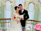 В Астрахани 55 пар поженились в Международный день балалайки