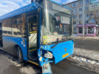 В ДТП с автобусом в Астрахани пострадали трое взрослых и ребенок