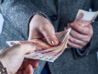 Астраханцы стали меньше одалживать и занимать денег