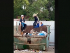 Астраханские дети крутили сальто в бункере для мусора 
