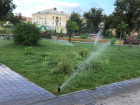 В Астрахани полив растений в парках проходит по сезонному графику