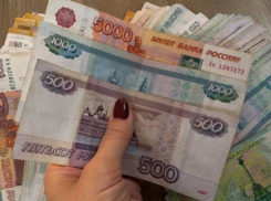 Астраханка присвоила часть денег, выделенных на похороны участника СВО