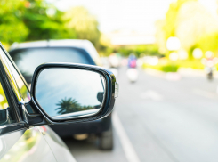 У астраханца похитили 2 зеркала заднего вида