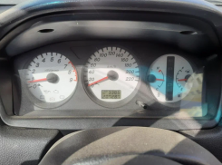 В Астрахани группа подростков угнала «ВАЗ» и бросила его в кювете