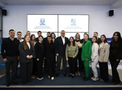 Астраханский губернатор провел встречу с активной молодежью региона