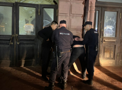 В Астрахани полиция задержала 53 человек в «барном квартале»