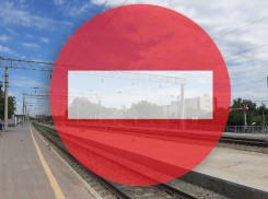 На севере Астраханской области временно закроют железнодорожный переезд