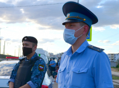 В Астрахани судебные приставы арестовали машину должника