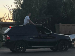 Астраханец разъезжал по городу верхом на внедорожнике