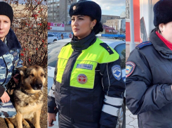 Астраханские женщины полицейские рассказали о поисках террористов, задержании опасных водителей и предотвращении преступлений на своем участке