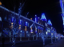 В Астрахани выберут здание с самым красивым новогодним оформлением