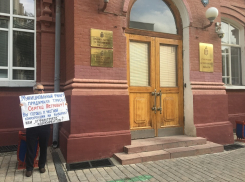 Астраханцы просят Сергея Морозова допустить конкурентов до выборов