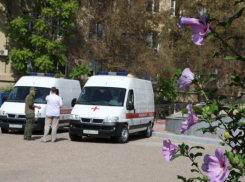 Астраханским бойцам СВО отправили две машины скорой помощи и грузовик