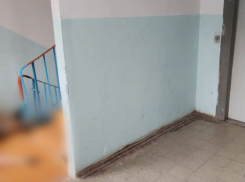 В жилом доме на улице Валерии Барсовой в Астрахани нашли труп мужчины