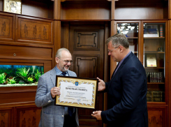 Гендиректор Южного центра судостроения получил поздравления от губернатора 