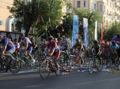 В Астрахани прошел масштабный велозаезд: как это было