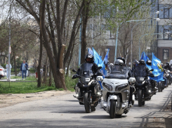 Старт мотопробега в Астрахани собрал несколько сотен байкеров