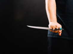 Искавший закладки астраханец порезал полицейского ножом