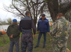 В Астраханской области продолжают искать утонувшего рыбака из Москвы