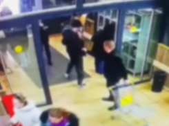 В Астрахани покупатель подрался с сотрудником магазина за пачки масла