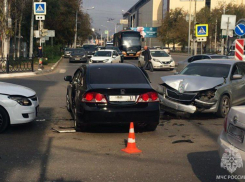 В Астрахани пожарный спас девушку из плена деформированной машины