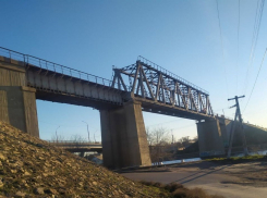 В Астрахани отремонтировали железнодорожный мост через Приволжский Затон