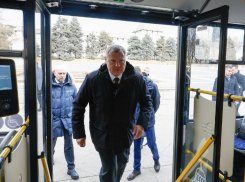 Игорь Бабушкин прокатился на одном из новых астраханских автобусов