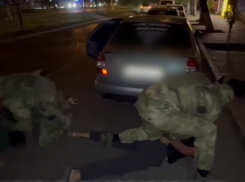 За выходные почти сотню астраханцев доставили в отделы полиции