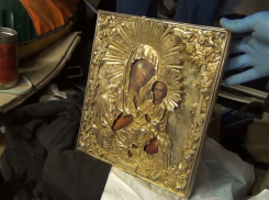 В Астраханской области у женщины украли икону