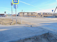 В астраханском поселке строят тротуар благодаря нацпроекту
