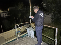 Под Астраханью мужчина ударился об якорь, сходя с судна
