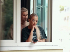 Астраханец рассказал, как пахнет Бузова 