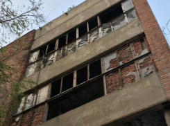 В Астраханской области сирота получила непригодную для жизни квартиру