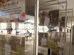 На железнодорожном вокзале Астрахани открыли фотовыставку «Совет молодому поколению» 