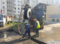Специалисты «Астрводоканала» модернизируют сети канализации на 21 объекте