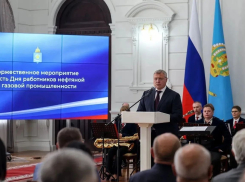В Астраханской области работников нефтегазовой отрасли поздравили с профессиональным праздником