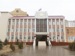 В Астрахани преступники напали на полицейского, когда он их поймал с поличным