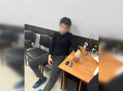 Находившийся под домашним арестом 18-летний астрахнец вновь ограбил табачный магазин
