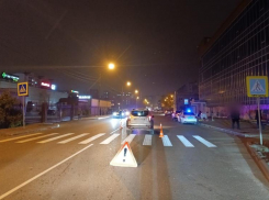 В Астрахани рядом с торговым центром сбили девушку на «зебре»