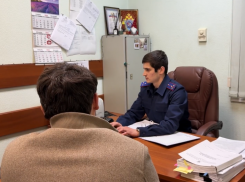 В Астрахани адвокат вытягивал деньги из своей клиентки