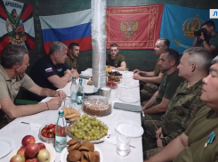 Астраханский губернатор привез бойцам СВО гуманитарную помощь и вести из дома