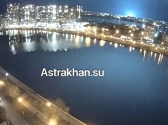 Яркая вспышка в вечернем небе напугала астраханцев