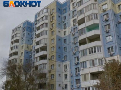 В астраханской многоэтажке отключили лифты из-за ЧП: ребенок, зажатый дверью, получил переломы