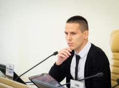 Ни машин, ни квартир - Андрей Золотов претендует на звание самого скромного депутата облдумы 